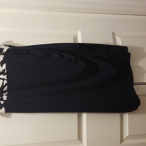 Dress - Picture 2 of 5